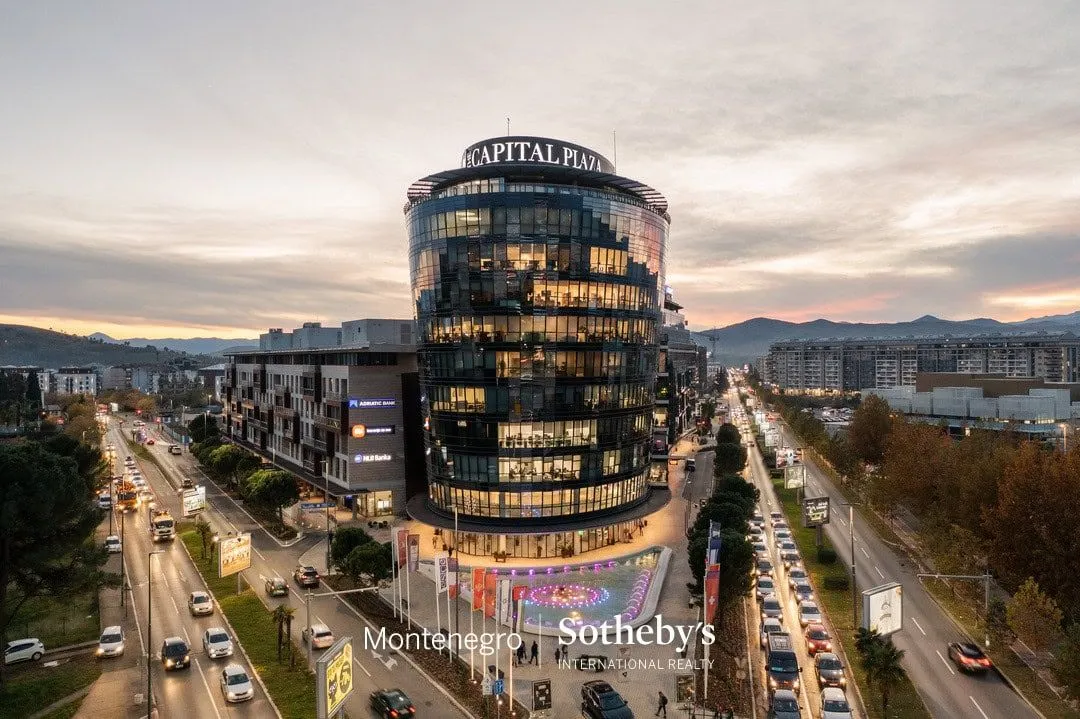 Rent, three bedroom apartment, 204m², Kod Capital Plaze, Podgorica