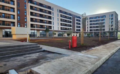 View of the courtyard and facade of new residential buildings. - image 8