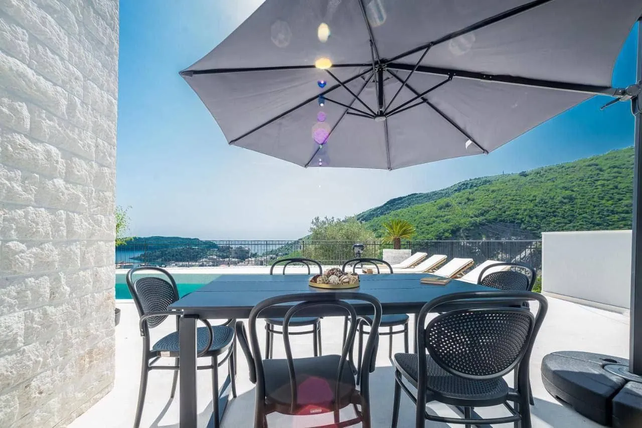 Sale, house, 160m², Bečići, Budva