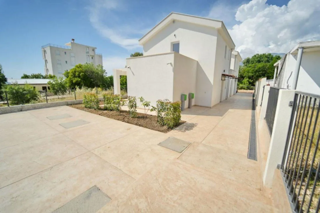 Sale, house, 200m², Hladna Uvala, Bar