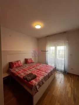 Bedroom with a double bed and access to the terrace. - image 6