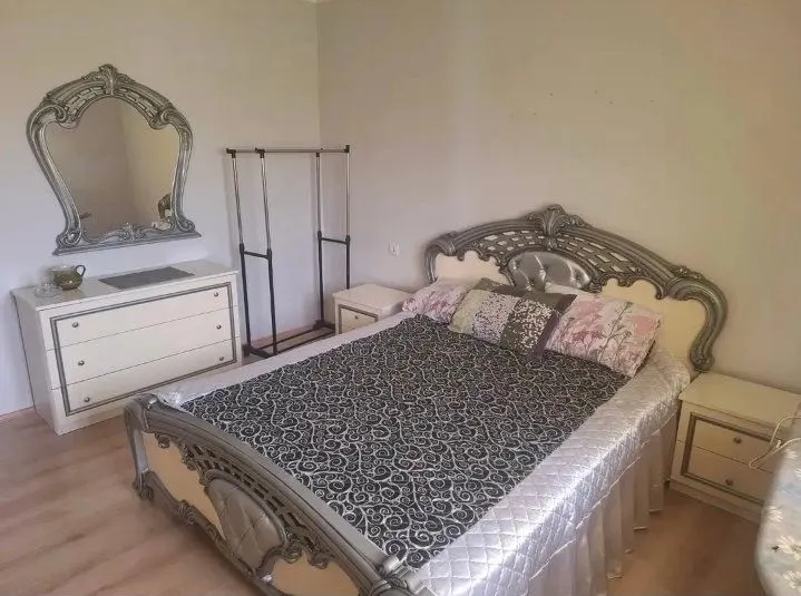 Izdavanje, kuća, 130m², Tološi, Podgorica