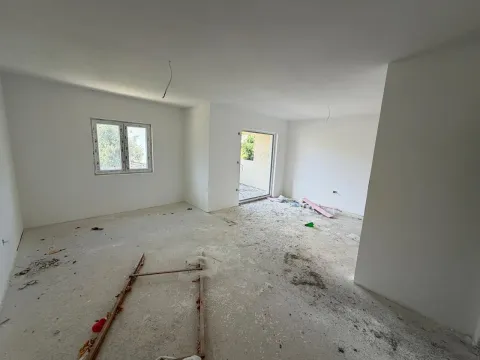 Prodaja, dvosoban stan, 69m², Lastva Grbaljska, Kotor - image 1
