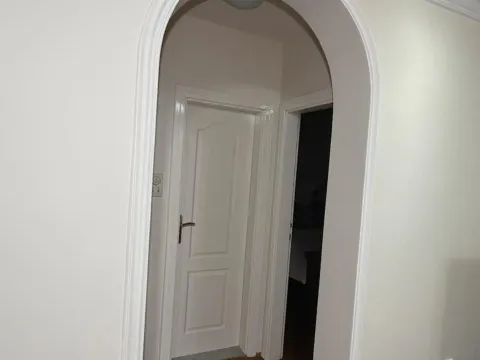 Izdavanje, četvorosoban stan, 120m², Škaljari, Kotor - image 10