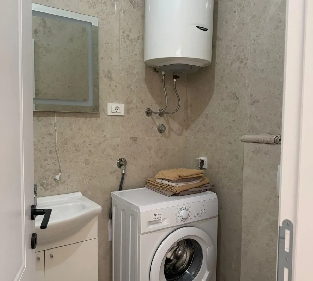 Izdavanje, jednosoban stan, 37m², Bonići, Tivat