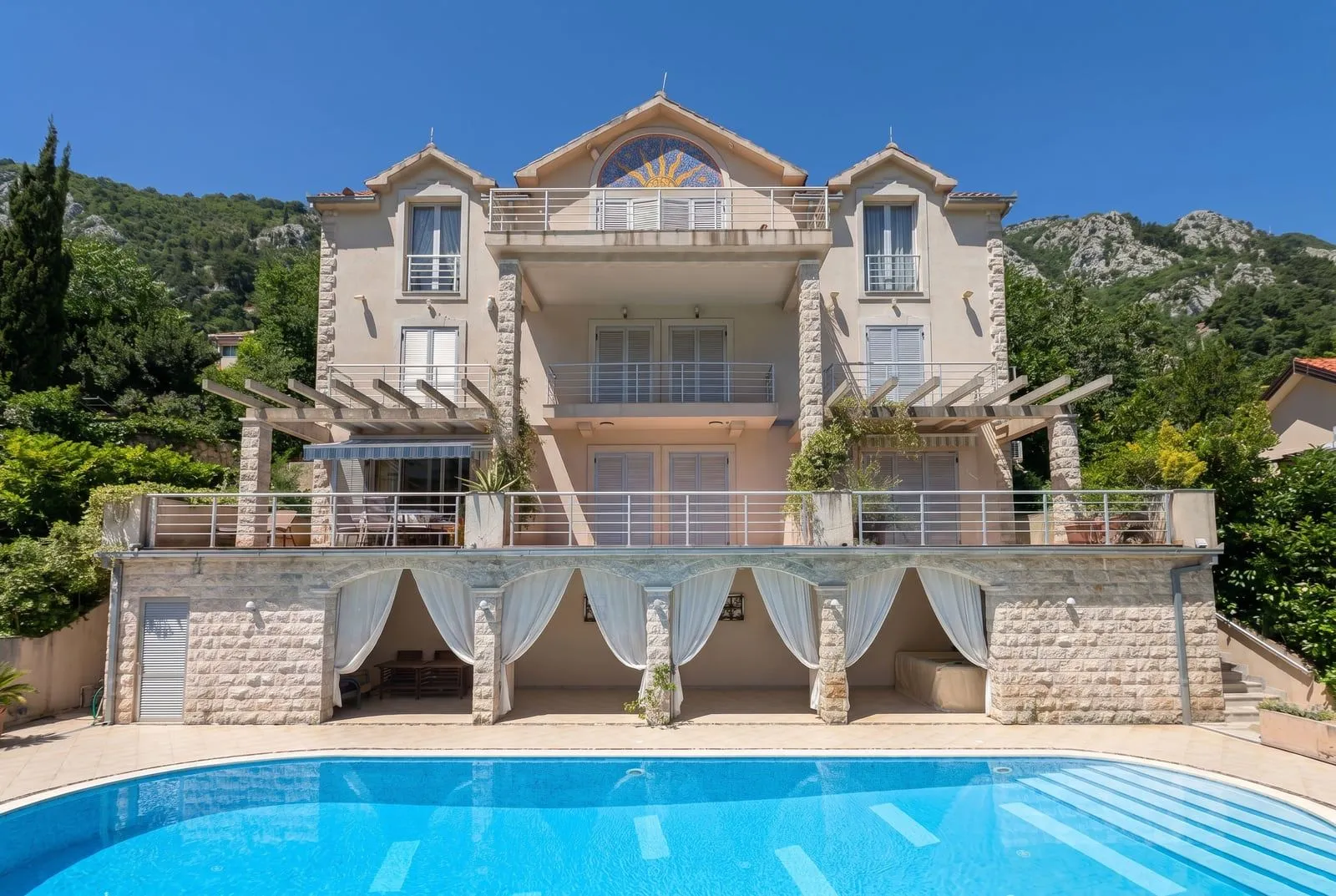 Prodaja, trosoban stan, 92m², Muo, Kotor