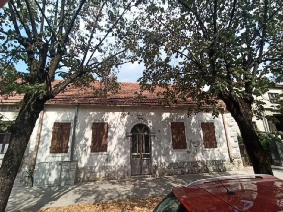 Prodaja, kuća, 582m², Centar, Nikšić