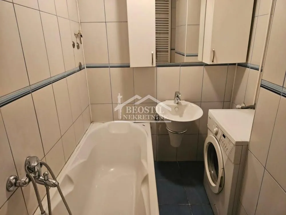 Prodaja, trosoban stan, 71m², Karaburma, Palilula Sve Podlokacije