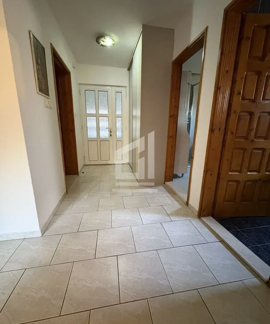 Rent, house, 350m², Zlatica, Podgorica