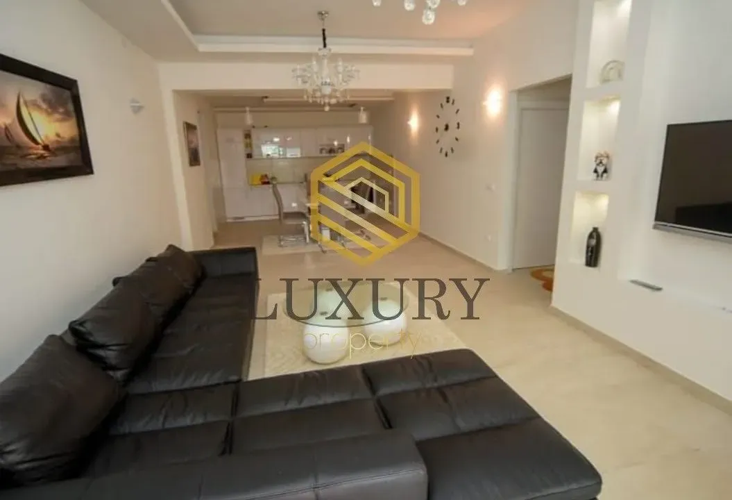 Izdavanje, dvosoban stan, 117m², Pržno, Budva