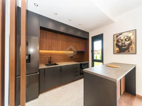 Prodaja, kuća, 150m², Gornja Gorica, Podgorica - image 12