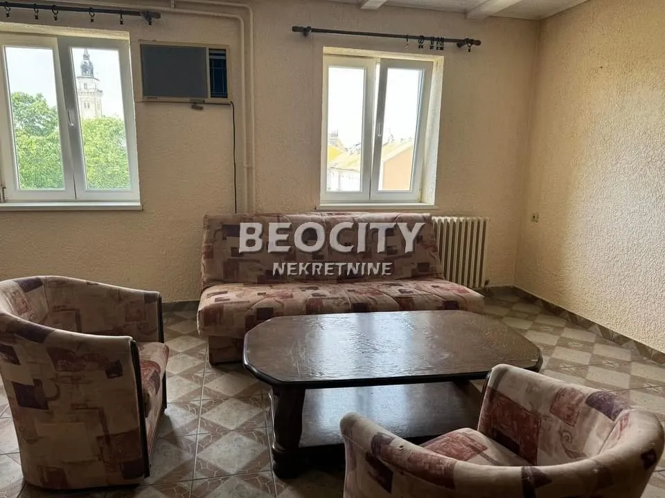 Izdavanje, četvorosoban stan, 120m², Centar, Novi Sad