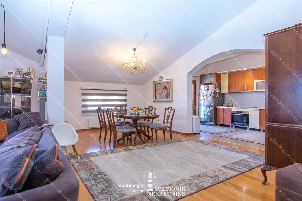 Prodaja, četvorosoban stan, 137m², Topla, Herceg Novi