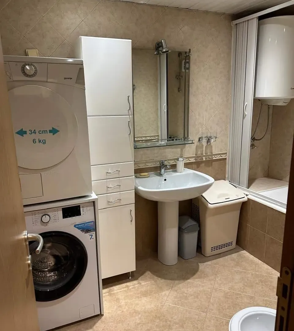 Izdavanje, dvosoban stan, 80m², Momišići, Podgorica