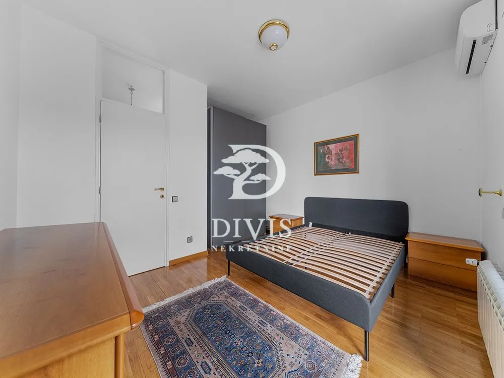Izdavanje, kuća, 111m², Dedinje Sve Podlokacije, Beograd