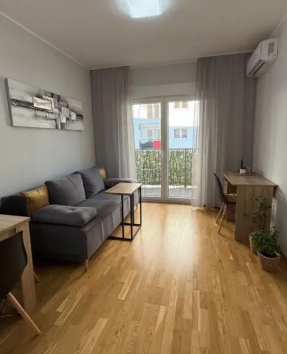 Izdavanje, jednosoban stan, 42m², Centar, Budva