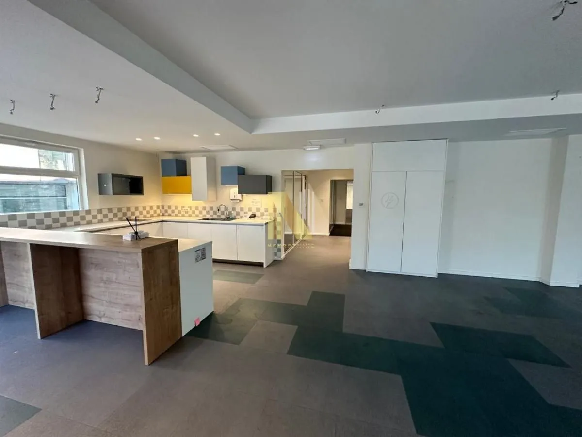 Rent, office space, 1050m², Centar, Novi Sad