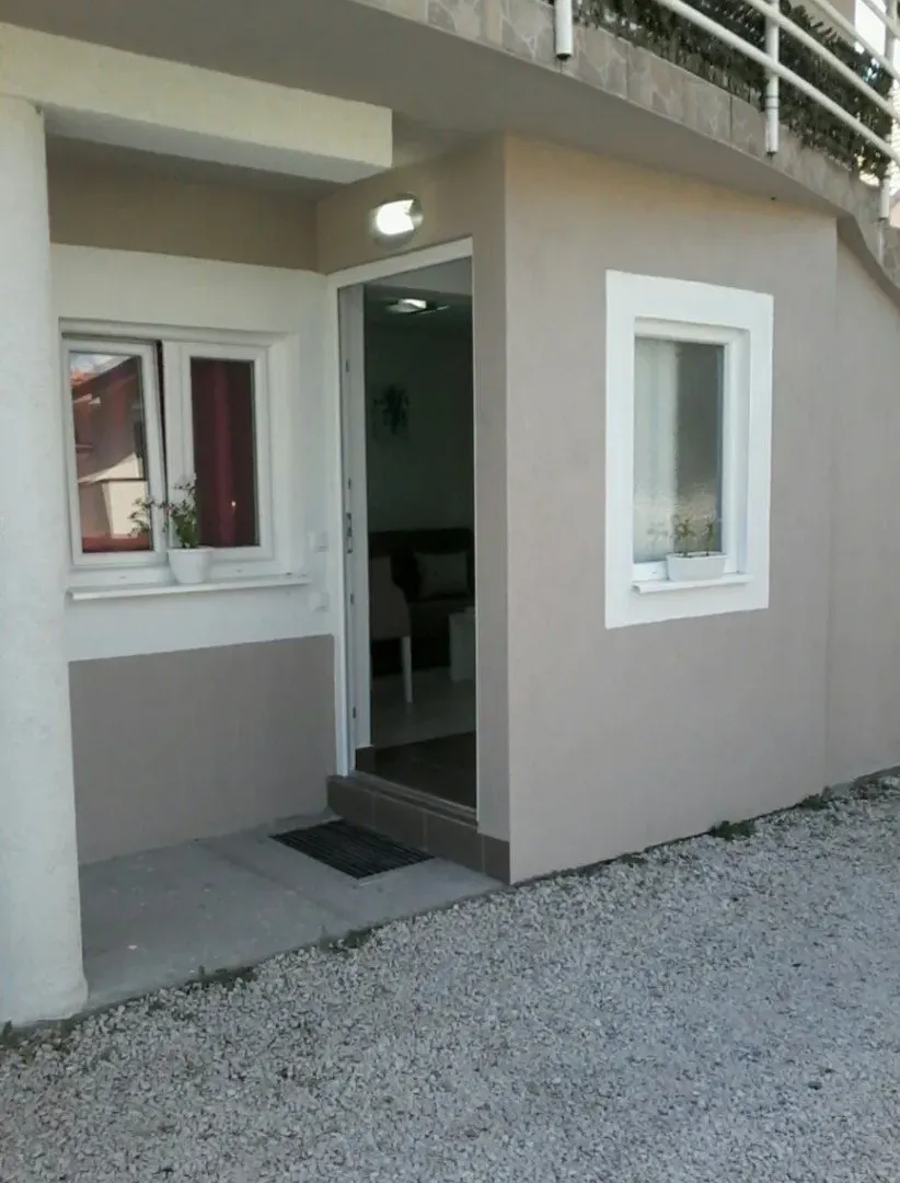 Izdavanje, jednosoban stan, 32m², Gruda, Cetinje
