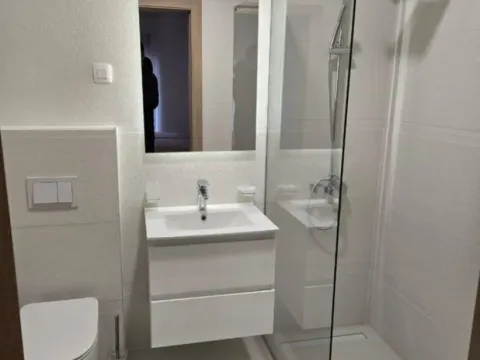 Izdavanje, četvorosoban stan, 130m², Master Kvart, Podgorica - image 12