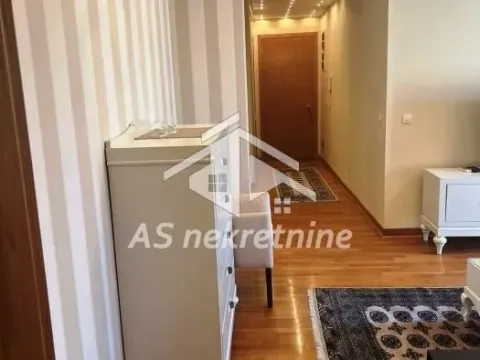 Izdavanje, trosoban stan, 100m², Stari Grad, Beograd - image 24