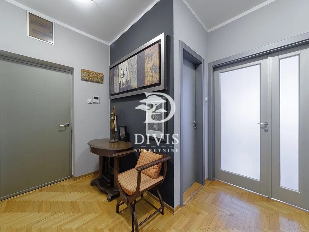 Sale, apartment, 196m², Neimar, Vračar Sve Podlokacije