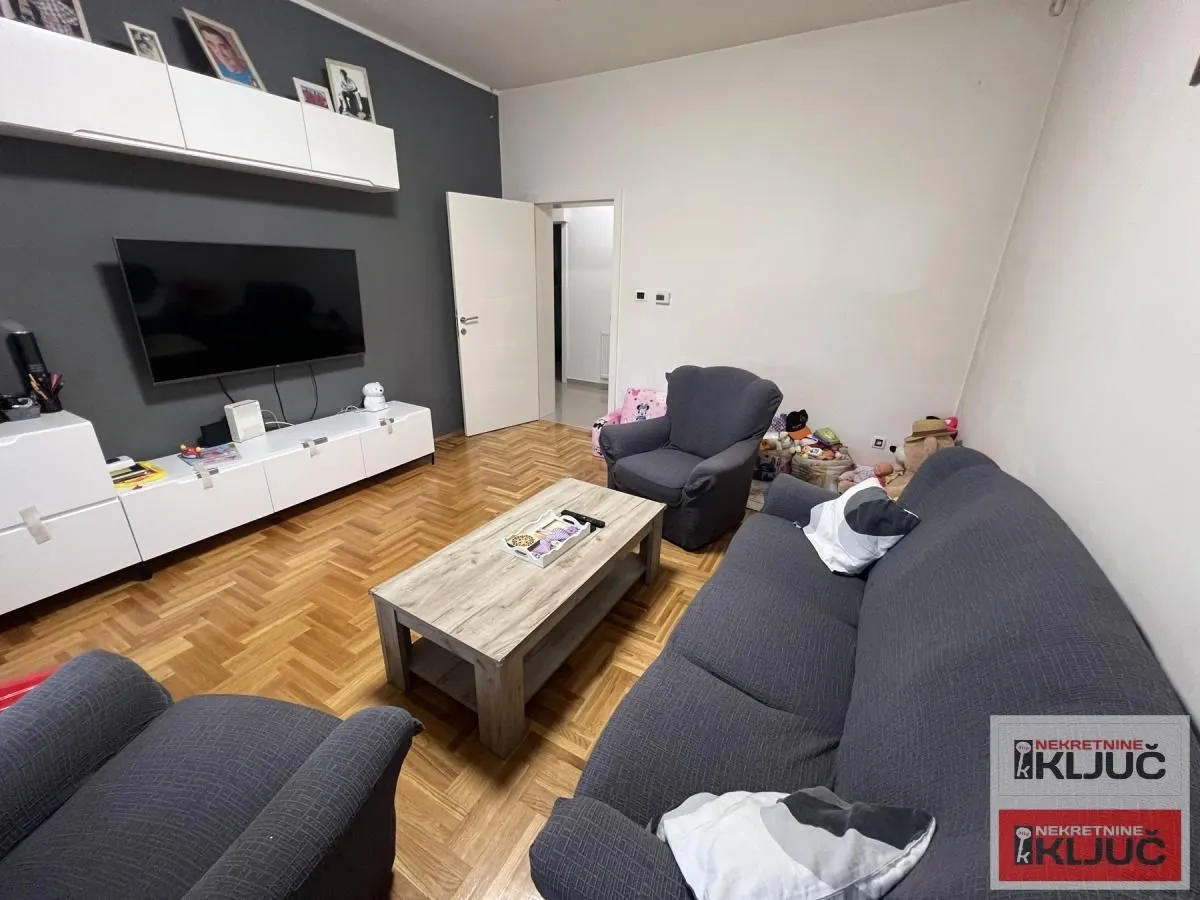 Prodaja, trosoban stan, 87m², Veternik, Novi Sad Sve Podlokacije