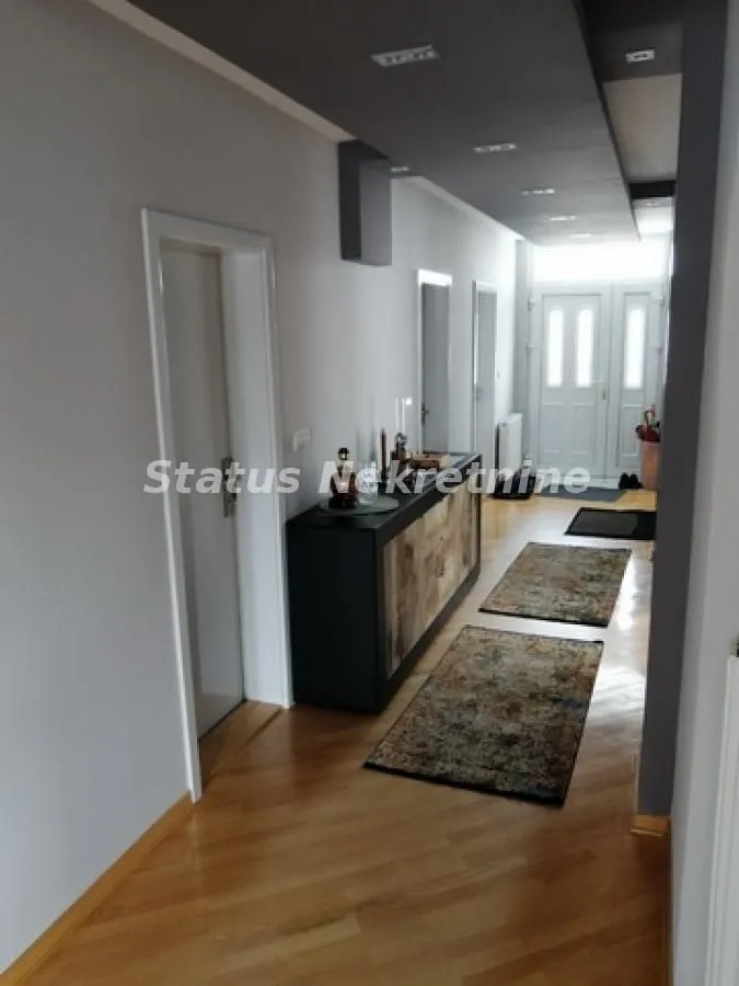 Sale, office space, 330m², Ruma, Srbija