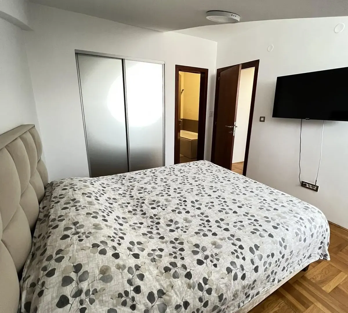 Izdavanje, jednosoban stan, 71m², Stari Aerodrom, Podgorica