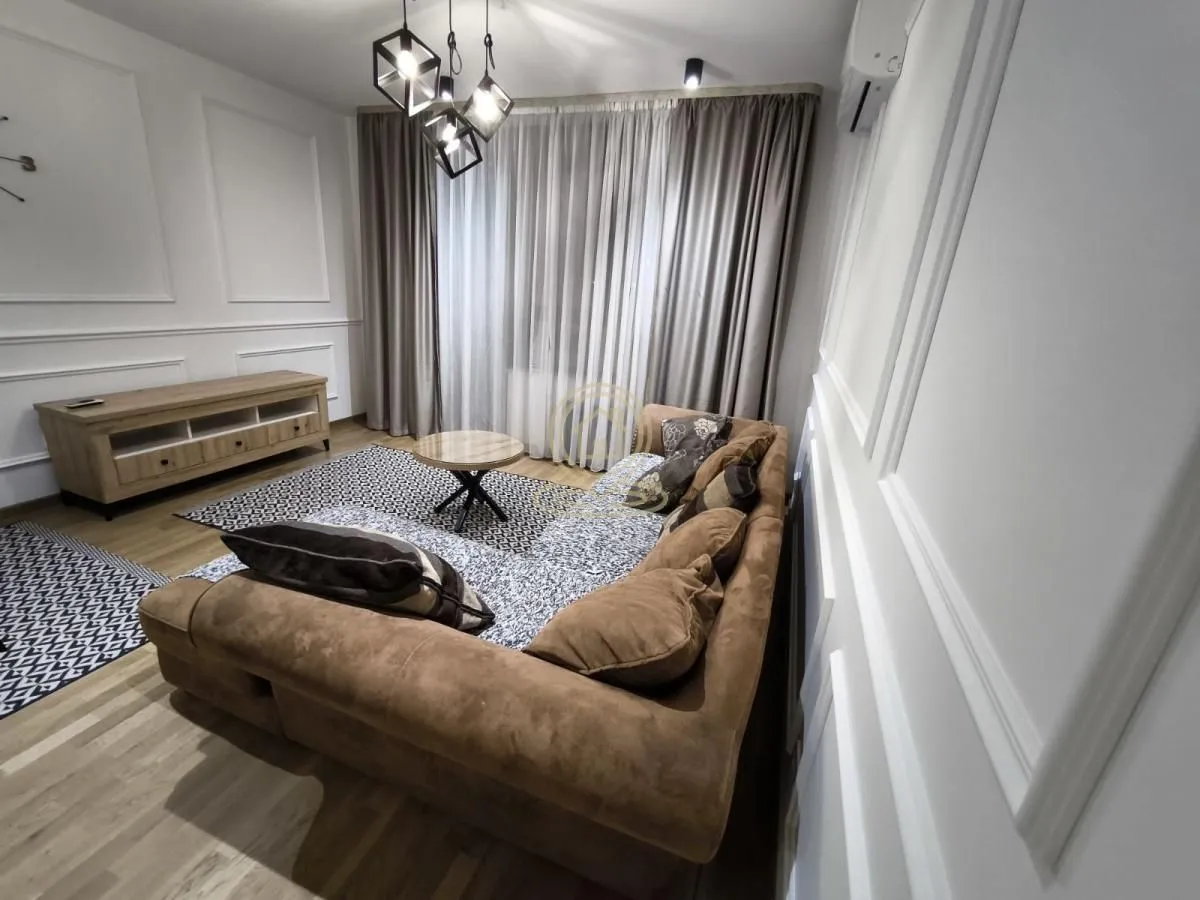 Izdavanje, trosoban stan, 60m², Južni Bulevar, Vračar Sve Podlokacije