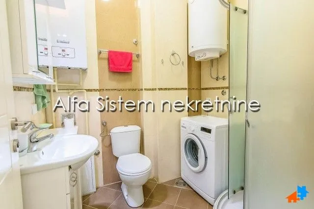 Izdavanje, stan, 44m², Vračar Sve Podlokacije, Beograd