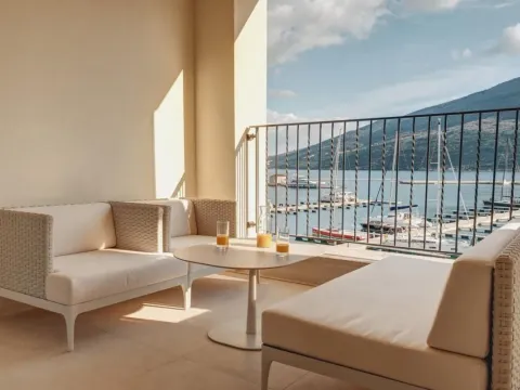 Prodaja, dvosoban stan, 120m², Kumbor, Herceg Novi - image 1