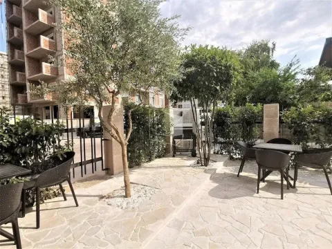 Prodaja, stan, 45m², Blok 6, Podgorica - image 11