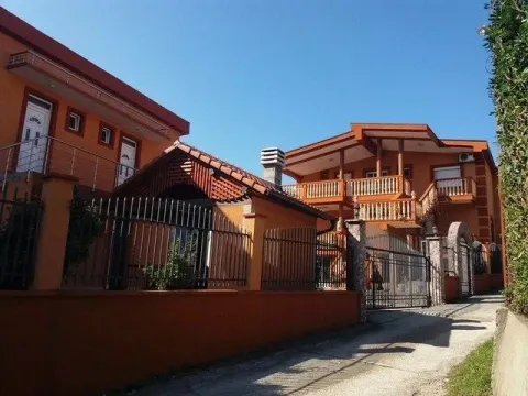 Kuća in Sutomore