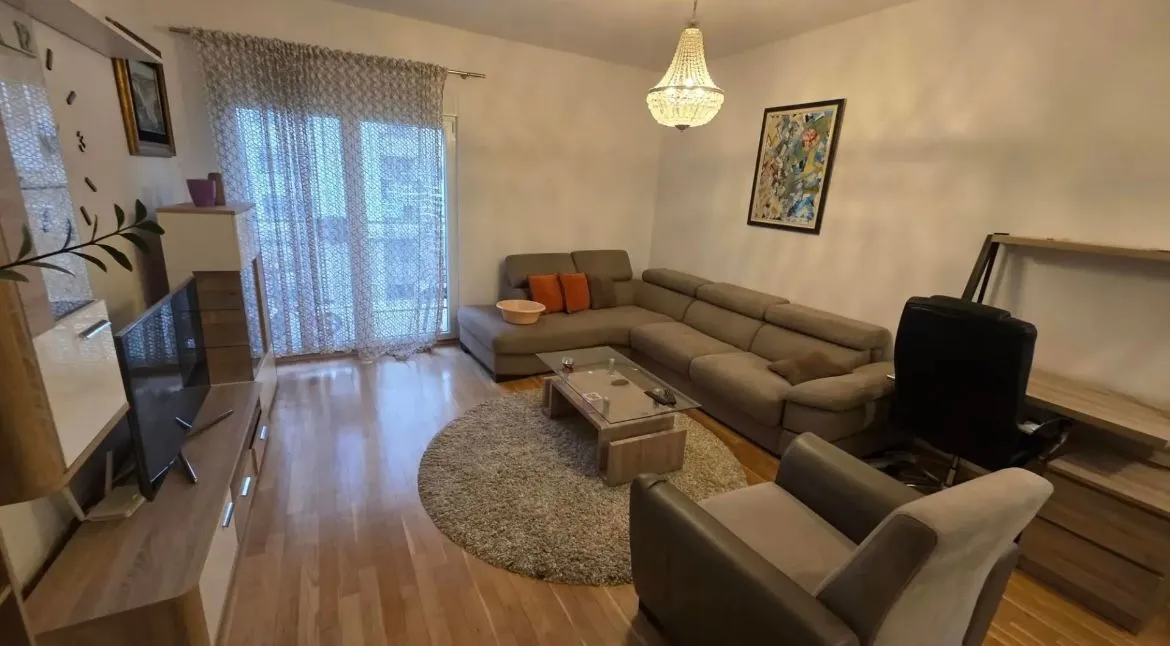 Izdavanje, jednosoban stan, 72m², Blok 9, Podgorica