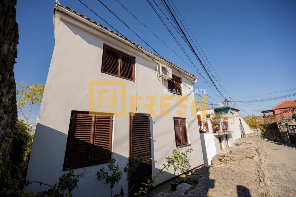 Sale, house, 348m², Stara Varoš, Podgorica