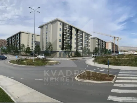 Izdavanje,  poslovni prostor, 84m2, New City, Podgorica