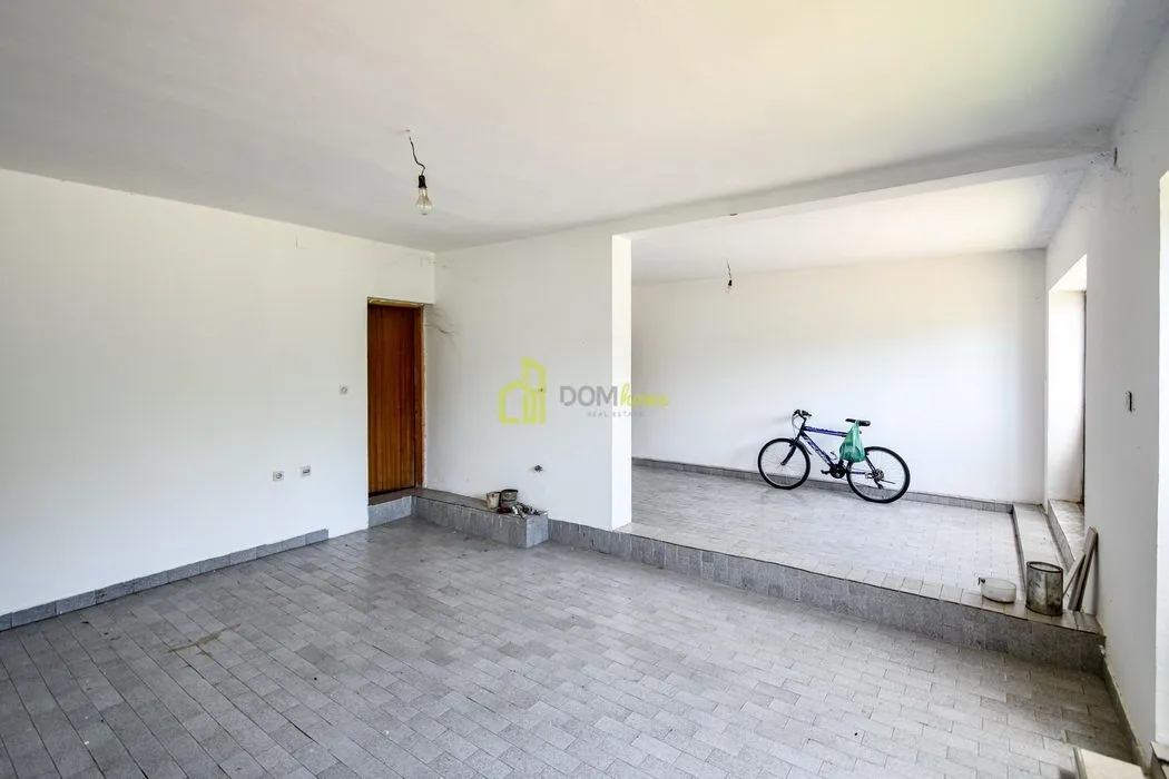 Sale, house, 370m², Tološi, Podgorica