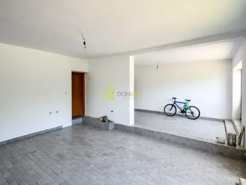 Sale, house, 370m², Tološi, Podgorica - image 40