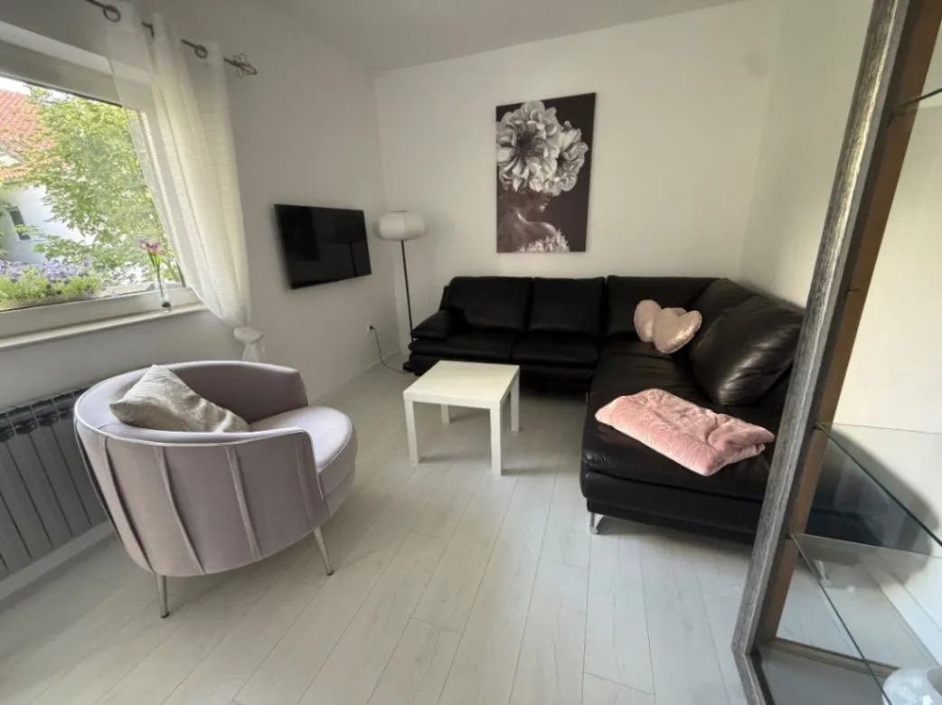 Izdavanje, dvosoban stan, 70m², Beograd, Srbija