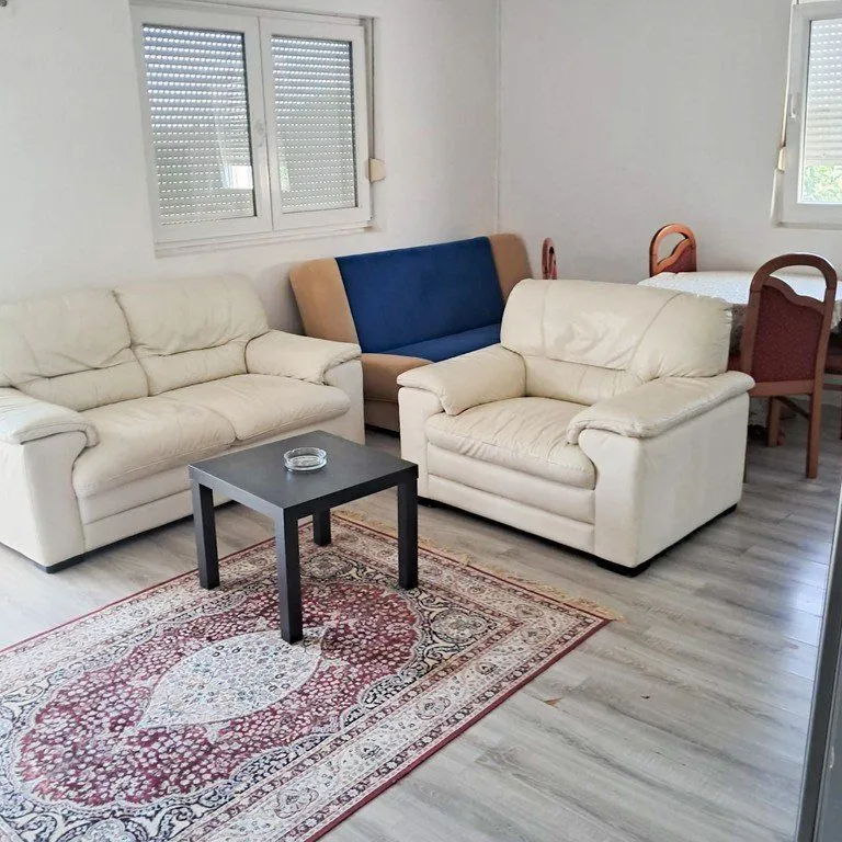 Izdavanje, jednosoban stan, 51m², Tološi, Podgorica