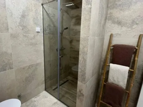 Izdavanje, dvosoban stan, 70m², Tivat, Crna Gora - image 5