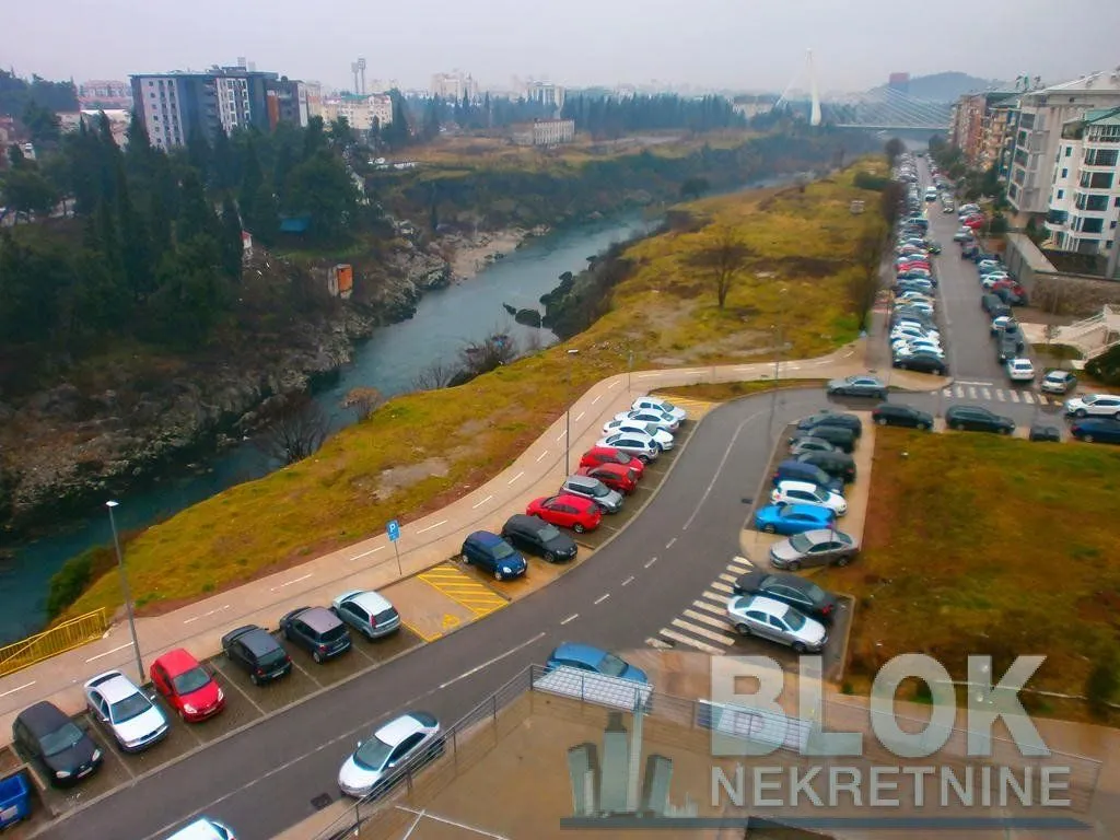 Izdavanje, četvorosoban stan, 150m², Preko Morače, Podgorica
