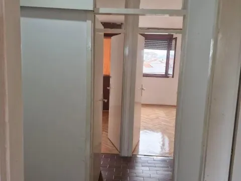 Prodaja, dvosoban stan, 58m², Stari Aerodrom, Podgorica - image 1