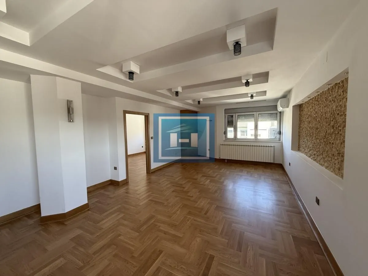 Prodaja, dvosoban stan, 77m², Vašarište, Jagodina