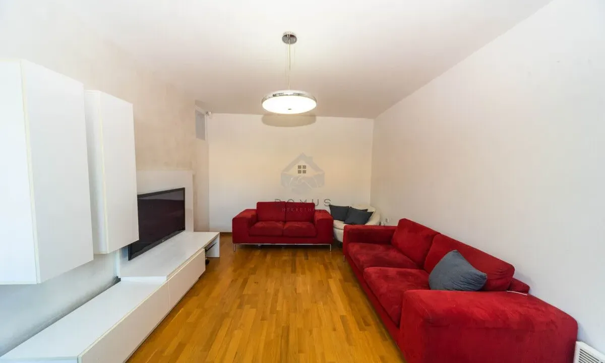 Izdavanje, dvosoban stan, 80m², Blok 9, Podgorica