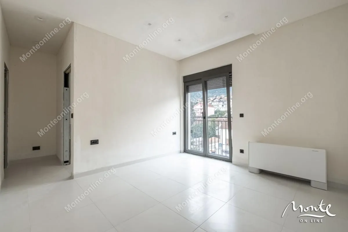 Prodaja, trosoban stan, 236m², Tivat, Crna Gora