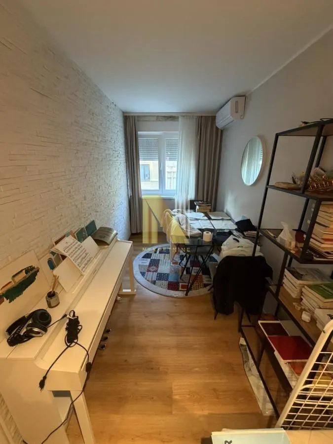 Prodaja, dvosoban stan, 39m², Centar, Novi Sad