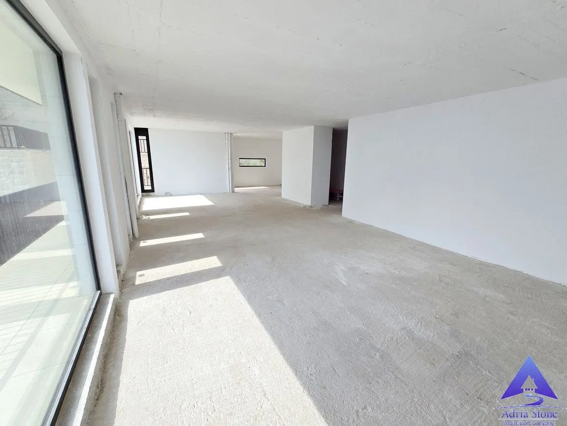 Prodaja, kuća, 580m², Skočiđevojka, Budva