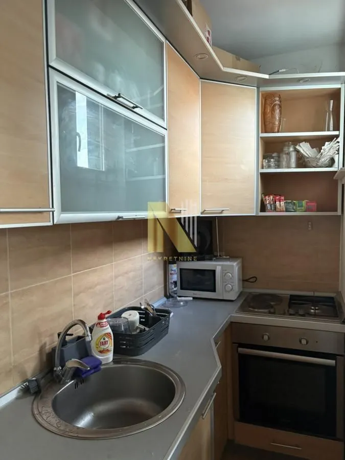 Izdavanje, dvosoban stan, 40m², Bulevar Oslobodjenja, Novi Sad Sve Podlokacije