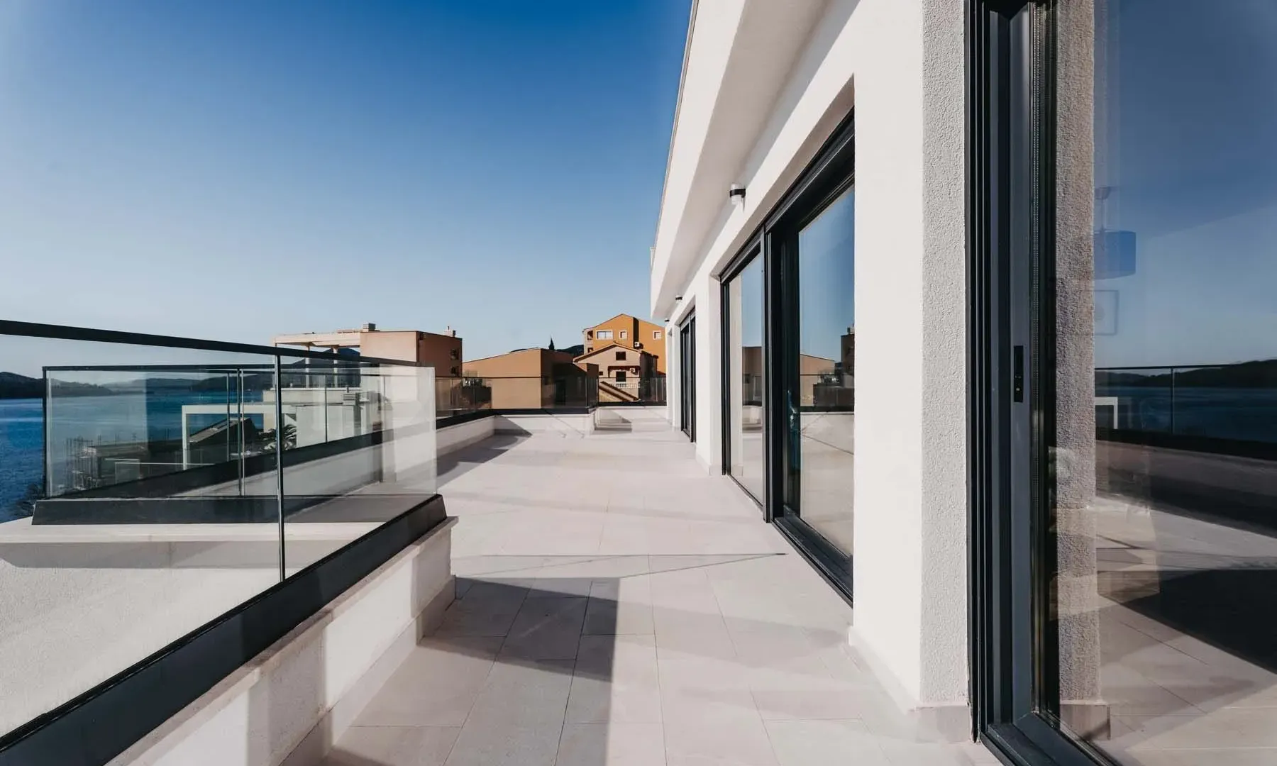 Izdavanje, ugostiteljski objekat, 1600m², Budva, Crna Gora